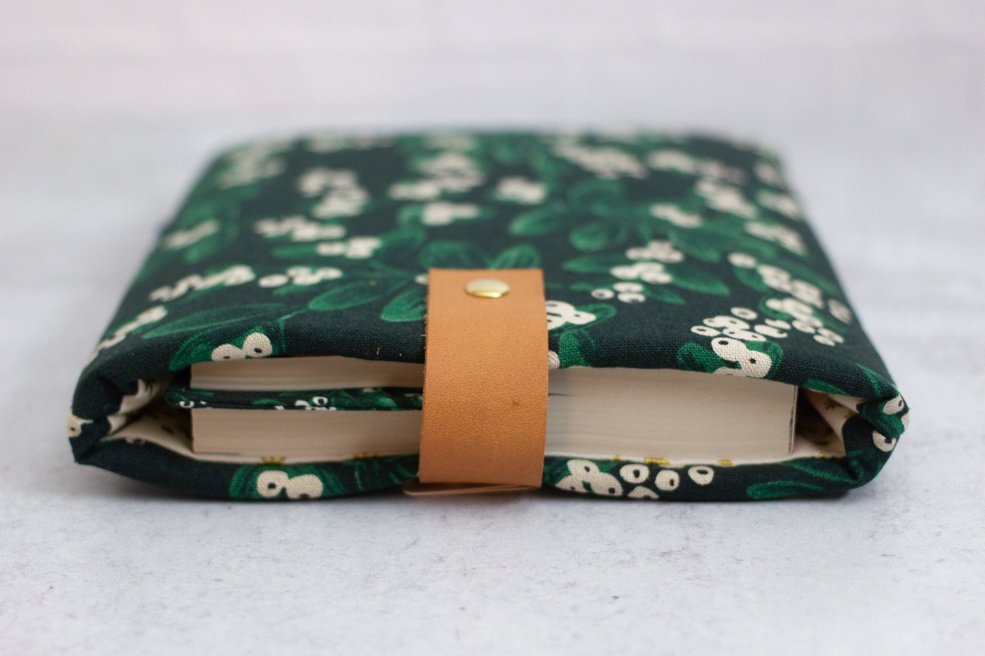 Mistletoe Book Sleeve - Modern Tally - Book Sleeve