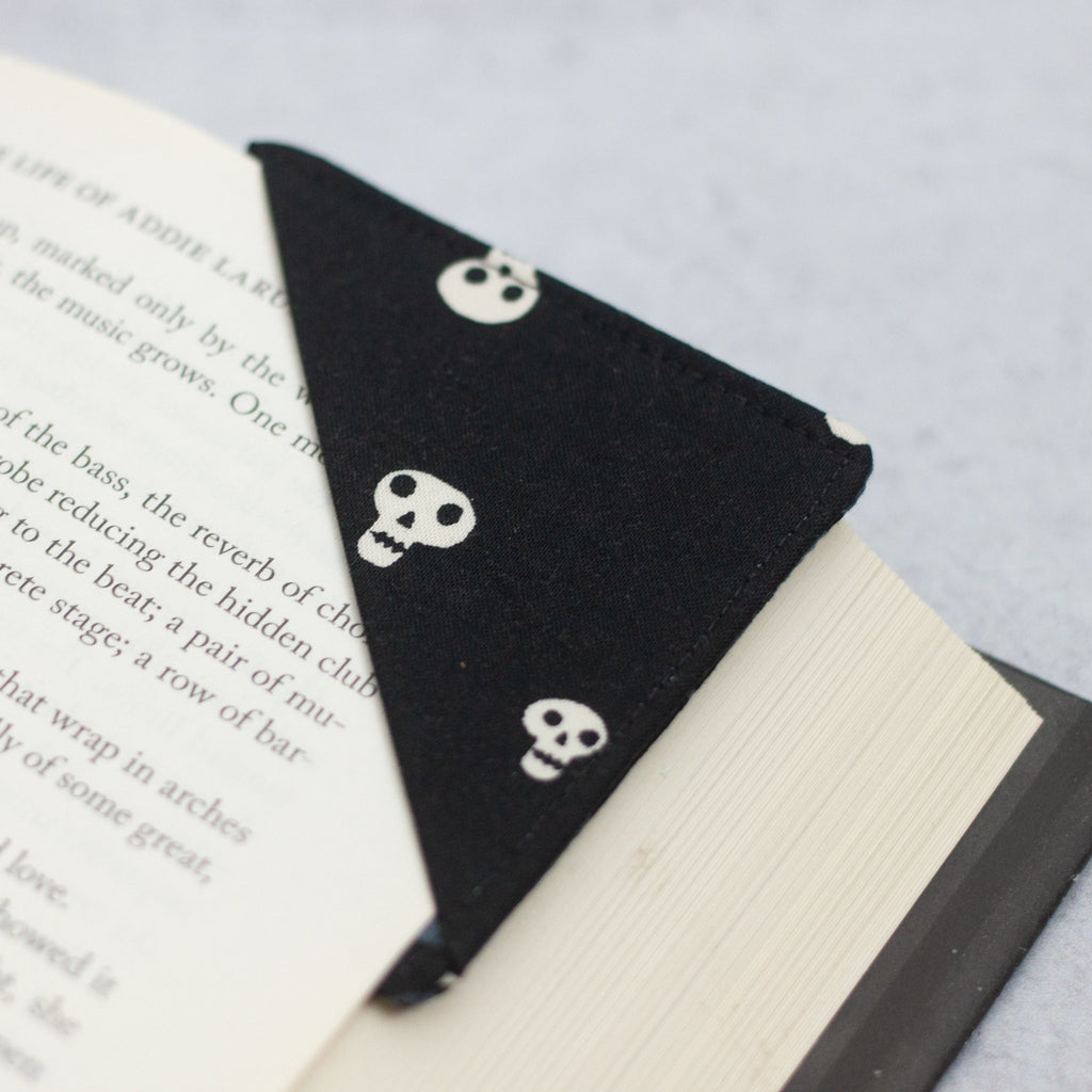 Halloween Skulls Corner Bookmark - Modern Tally